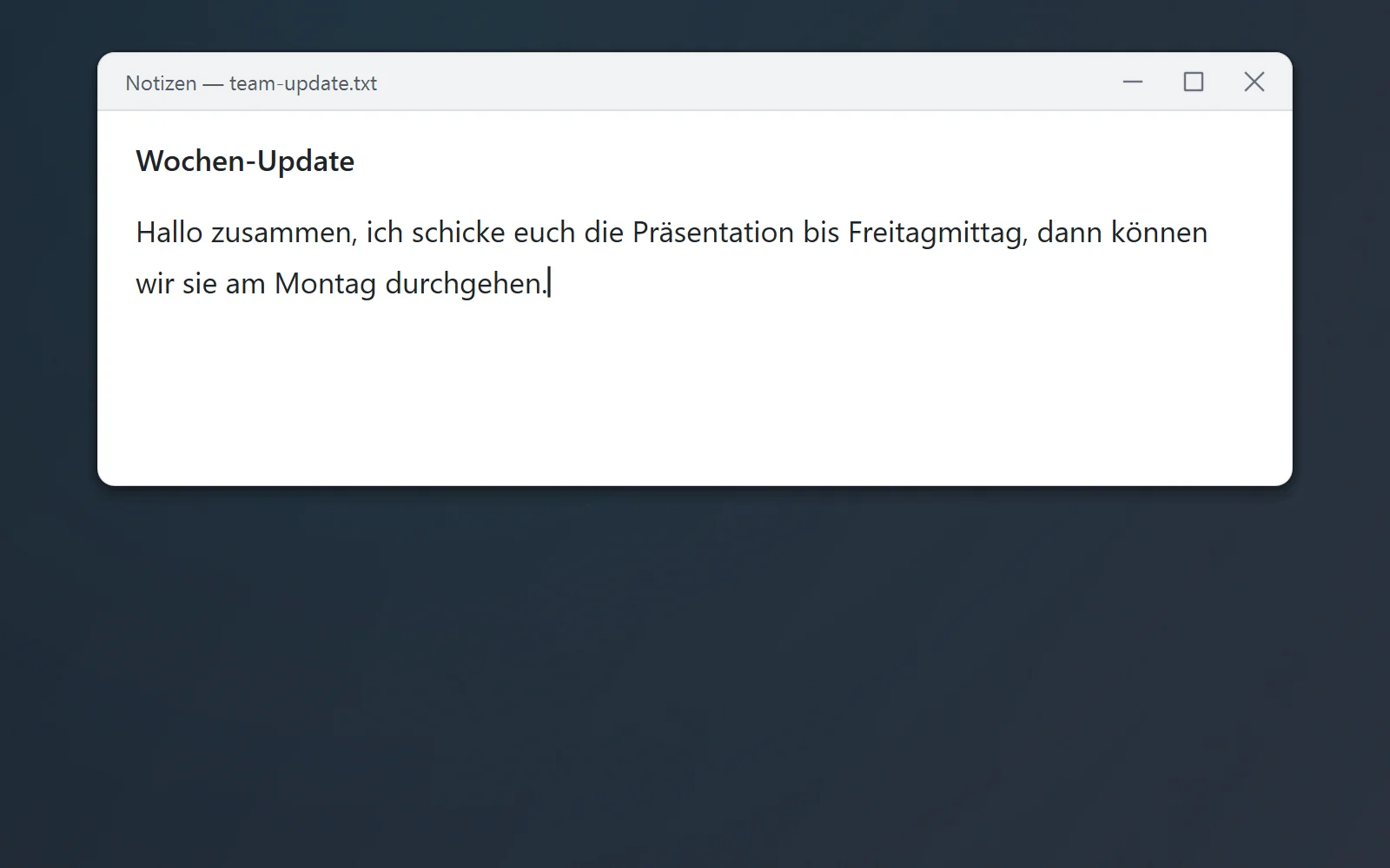 Dasselbe Notizfenster, jetzt mit dem eingefügten Text „Hallo zusammen, ich schicke euch die Präsentation bis Freitagmittag, dann können wir sie am Montag durchgehen.“ Die Aufnahmeleiste ist wieder ausgeblendet.